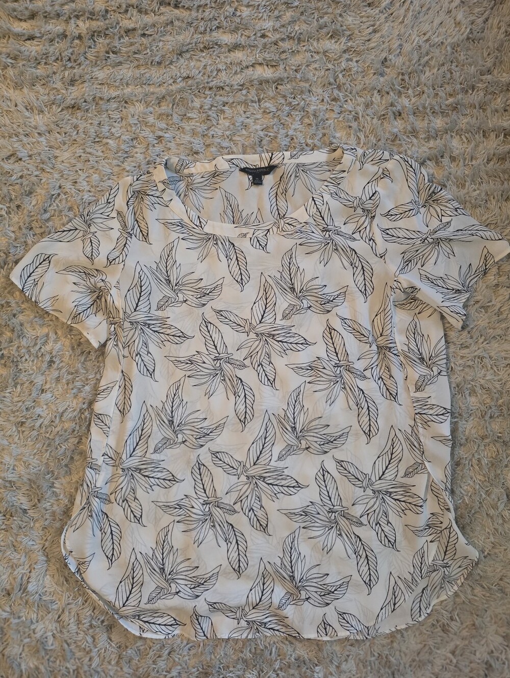 Banana Republic Womens Leaf‎ Print Short Sleeve Top Large Black White Blouse M